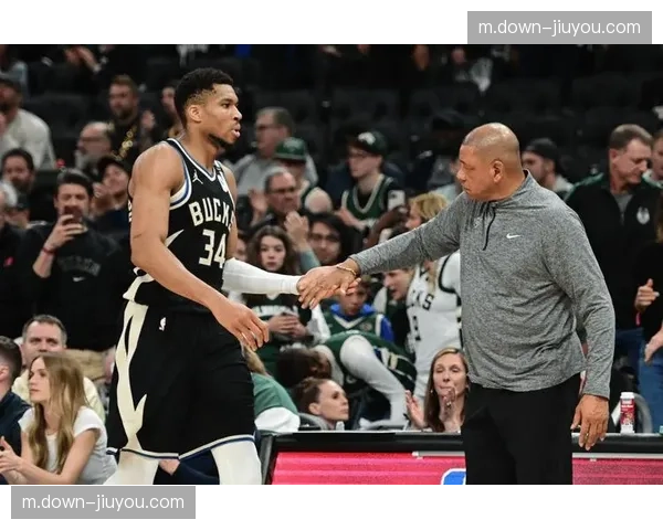 雄鹿字母哥交易传闻再起,球队薪资结构锁死争冠操作空间 雄鹿字母哥交易传闻再起,球队薪资结构锁死争冠操作空间